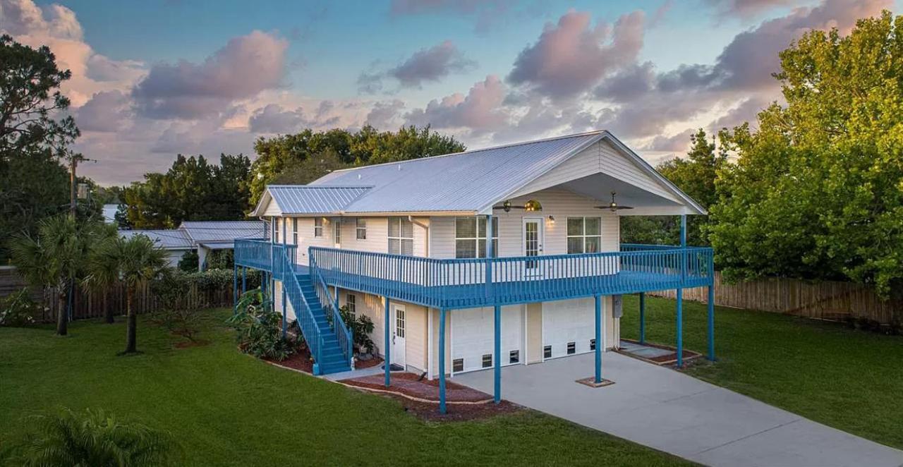 Five Bedroom Home In The Heart Of St Aug Beach Сент-Огастин Экстерьер фото