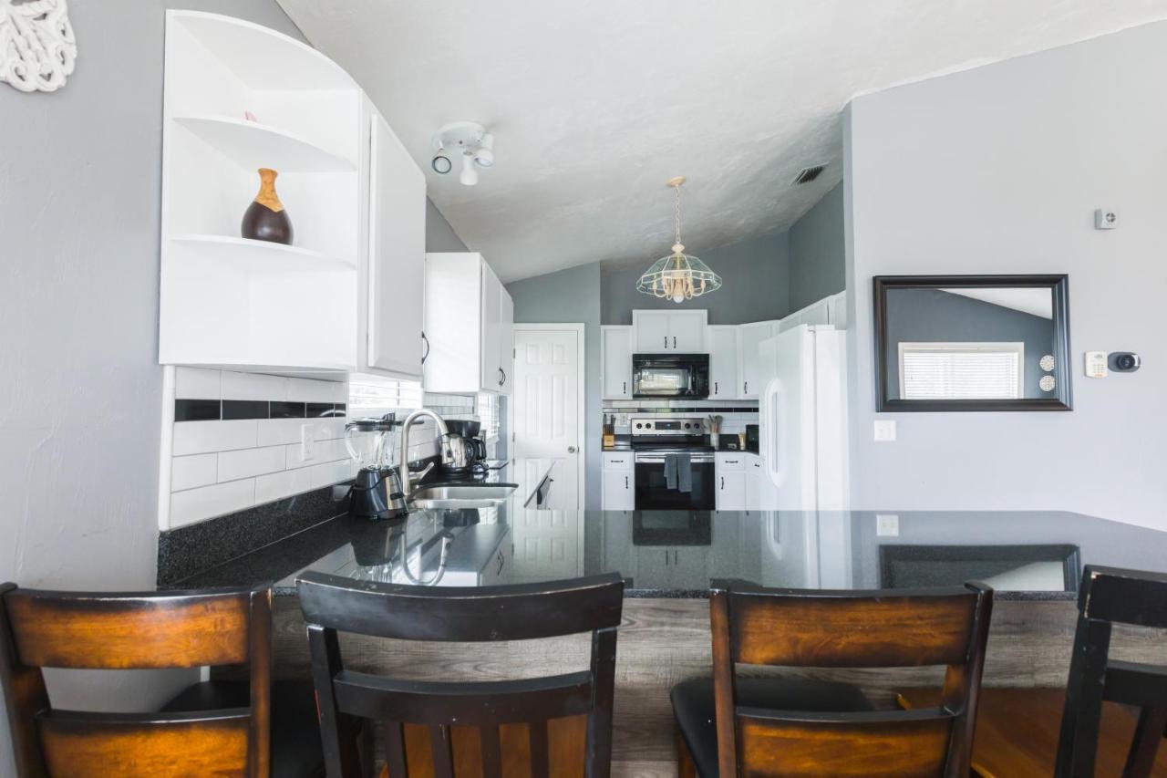 Five Bedroom Home In The Heart Of St Aug Beach Сент-Огастин Экстерьер фото